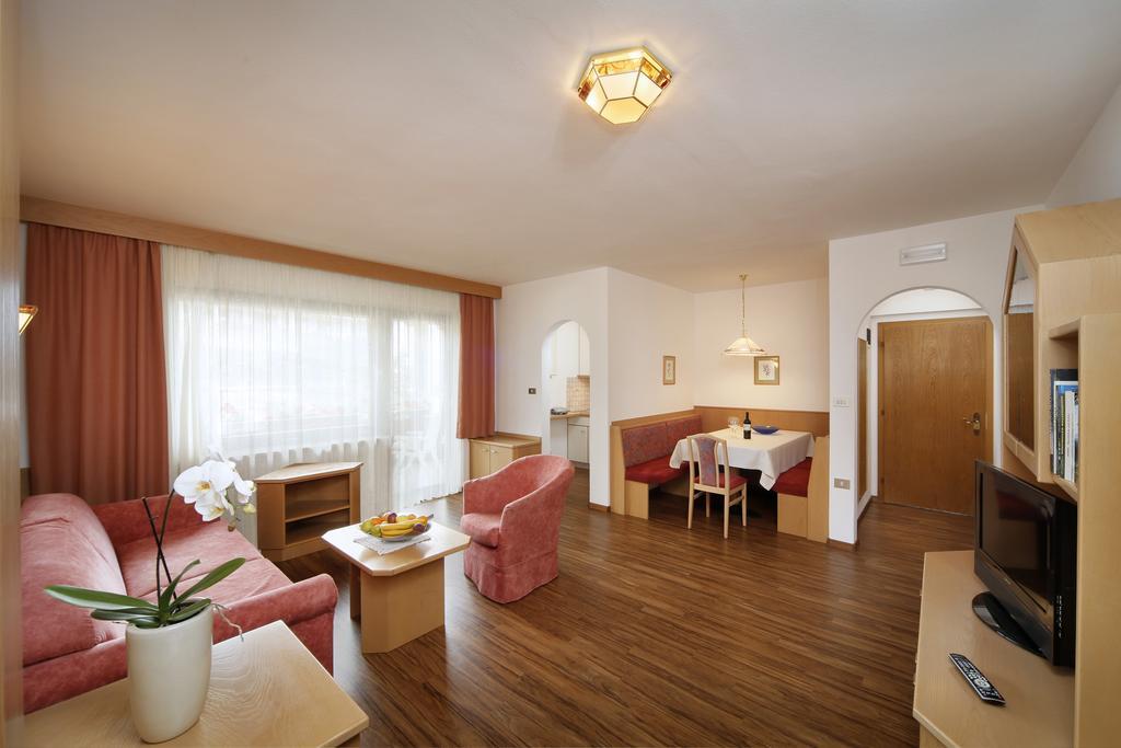 Egger Apartments Rifiano Habitación foto